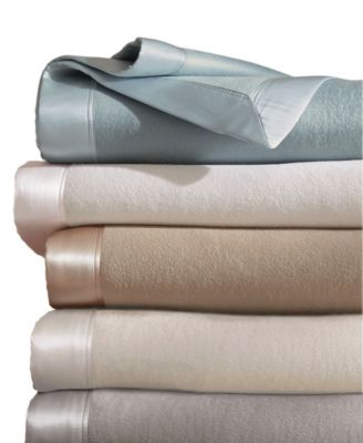 MELANGE HOME - Plaza Silk Blanket With 100% Silk Border