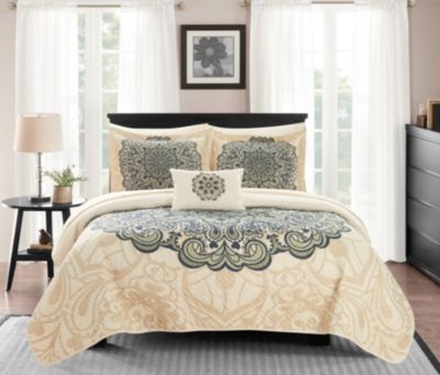 Chic Home - Raina 8 Piece Queen Bed in a Bag Quilt Set