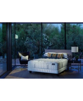 King Koil - Westmoore 13.5" Plush Mattress Set- Queen