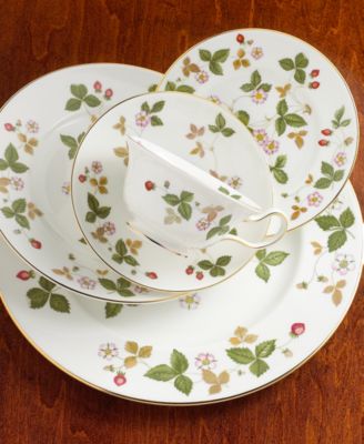 Wedgwood - "Wild Strawberry" Salad/Dessert Plate, 8"